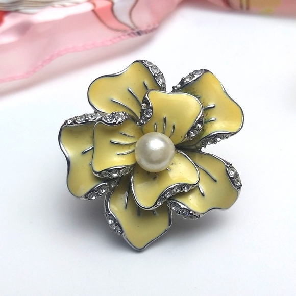 Flower and Faux Pearls Stretch Fashion Rings - Picture 3 of 8